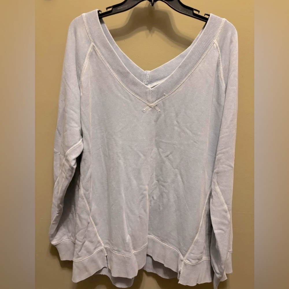 NWT Aerie Women's Light Blue V-Neck Top, size M